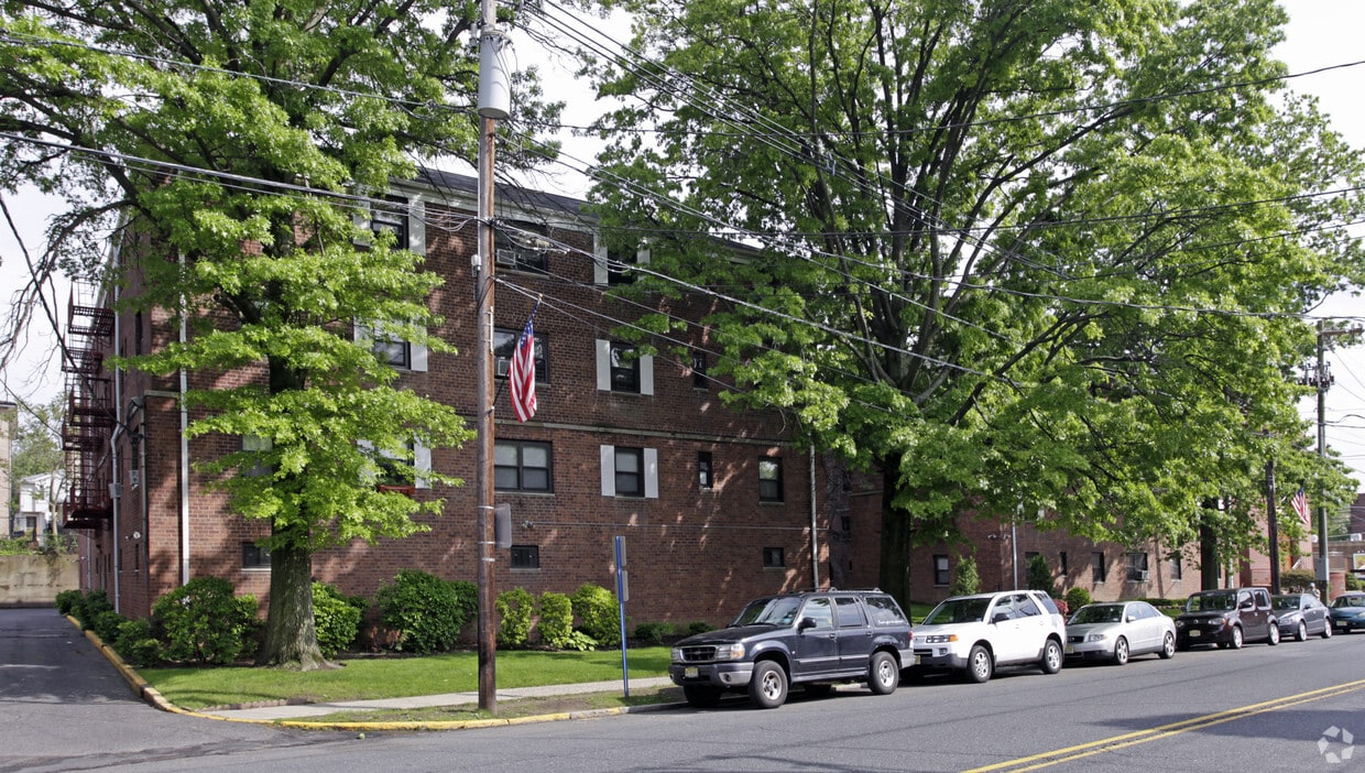 Primary Photo - Palisades Court and Manor Apartments