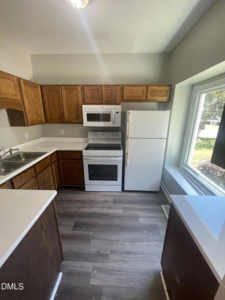 Foto del edificio - 6140 Loch Laural Ln