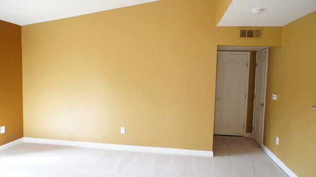Foto del edificio - Stylish 1-Bedroom Condo with Community Amenities in Tuscan Villas