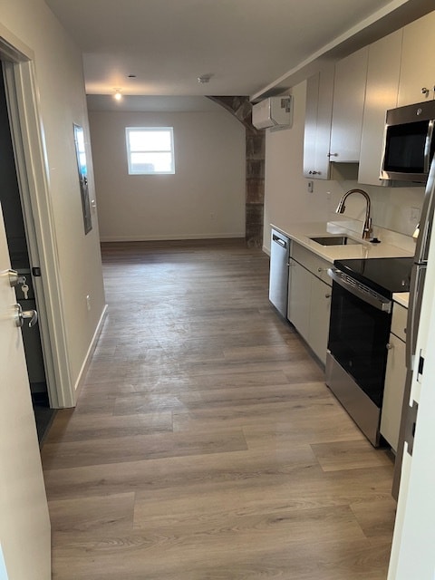 Building Photo - 92 E Forest Ave