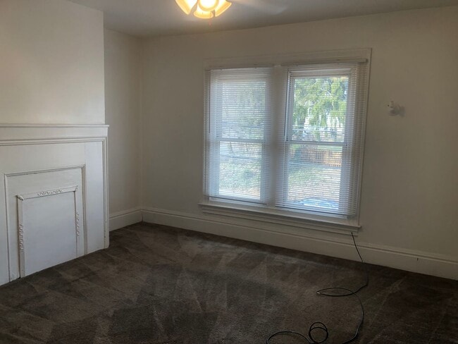 Building Photo - 509 Forest Ave