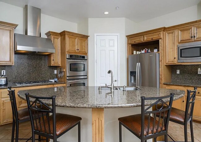 Foto del edificio - !!! RESORT-STYLE LIVING IN VALLEY VIEW EST...