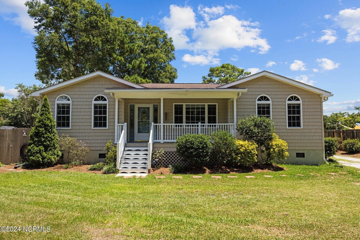 Primary Photo - 221 Salty Shores Rd