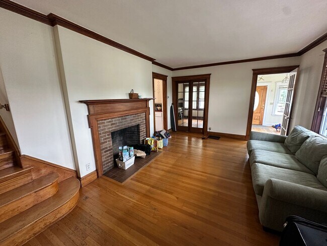 Foto del edificio - 3 Bed/1.5 Bath - Backyard - Off-Street Parking - Oak Square