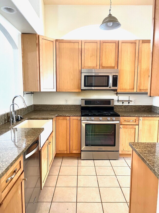 Building Photo - 7419 Desert Eagle Rd NE