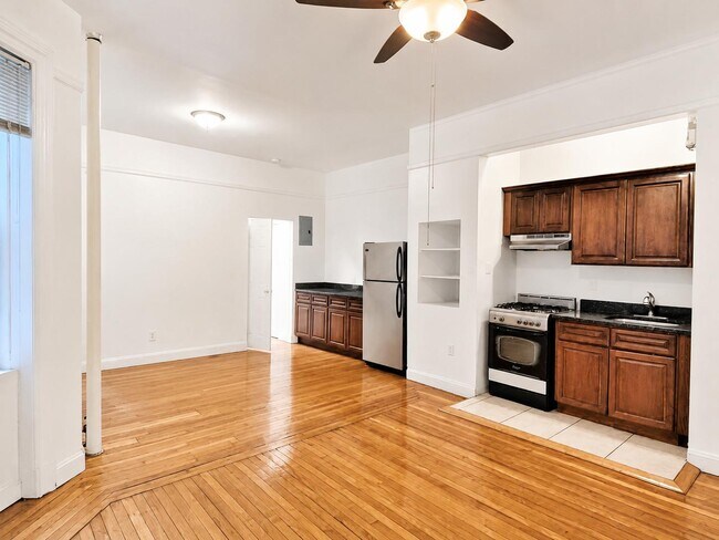Building Photo - 45 Tiemann Pl