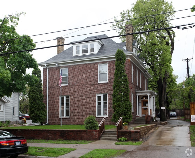 Primary Photo - 1112 6th St SE