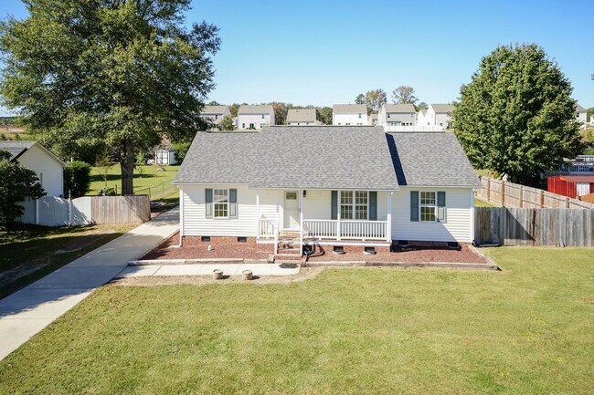 Building Photo - Updated 3BR/2BA Single Family Home