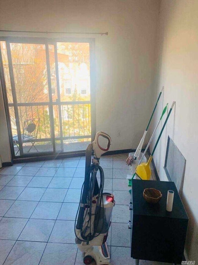 Foto del edificio - 59-37-59-41 41st Ave