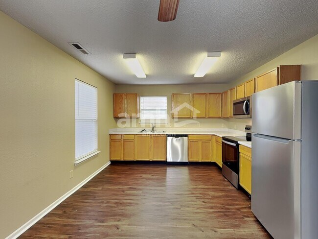Foto del edificio - 10757 Emery Dr