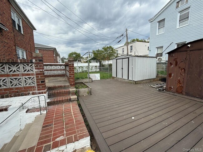 Foto del edificio - 23-43 120th Street Unit Duplex 1 + BASEMENT