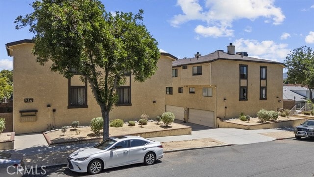 Primary Photo - 520 E Elmwood Ave