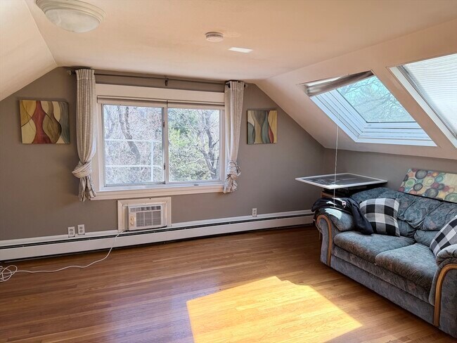 Foto del edificio - 359 Village St