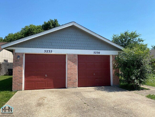 Foto del edificio - Cute & Cozy Duplex Nestled in a Prime Loca...