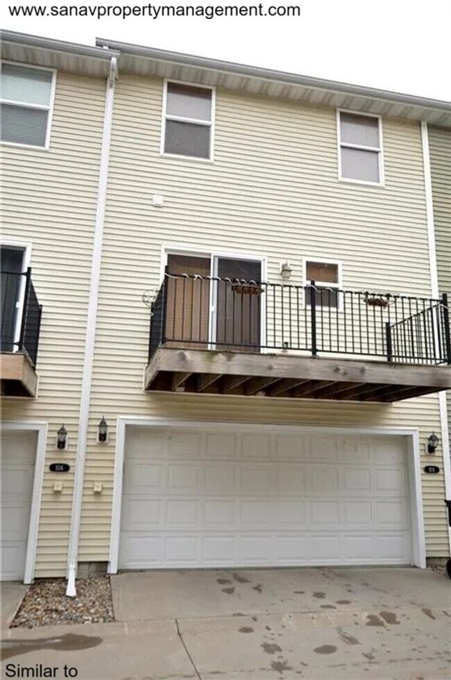 Foto del edificio - ? Stylish 2-Bedroom Townhome in Prime West Des Moines! Move in Special- May rent free