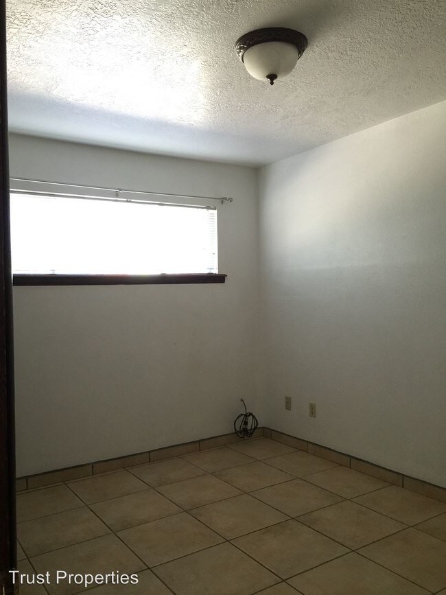 Foto del edificio - 1700 Gladys Dr