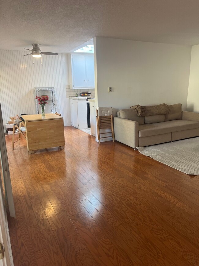 Building Photo - 8056 Redlands St