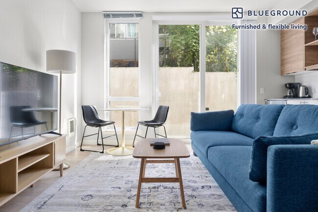 Foto del edificio - 2222 15th Ave W