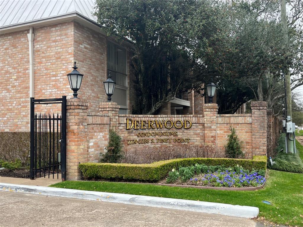 Primary Photo - 2230 S Piney Point Rd