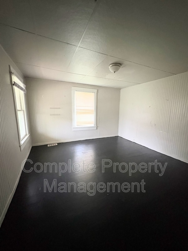 Building Photo - 4029 44th Ave N