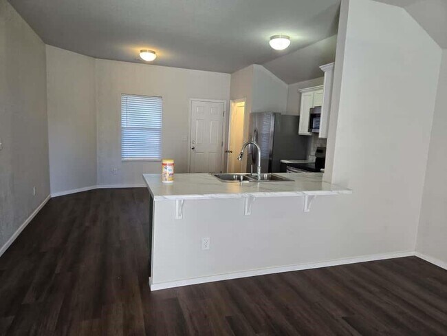 Foto del edificio - 1144 S Jaybird Ln