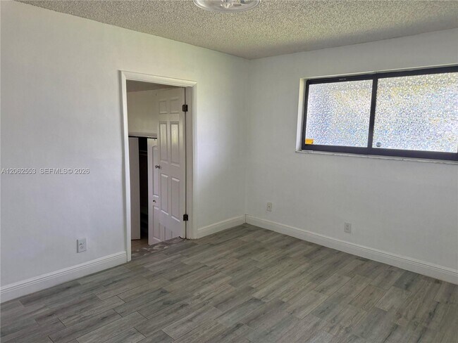 Foto del edificio - 3310 SW 92nd Pl