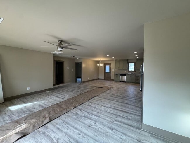 Foto del edificio - 118 Dobbins Cir