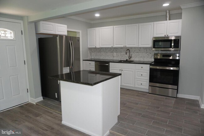 Building Photo - 932 Diggs Rd