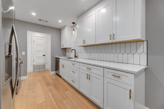 Foto del edificio - 1743 Cricket Hollow Dr