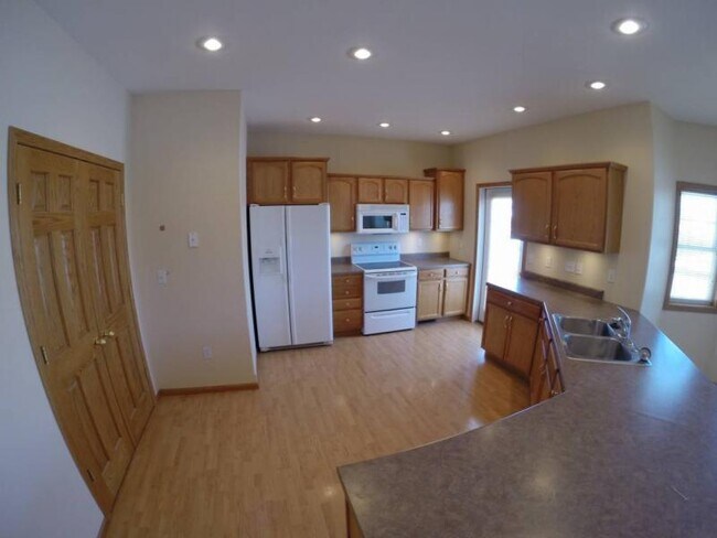 Foto del edificio - 808 Medary Ave S