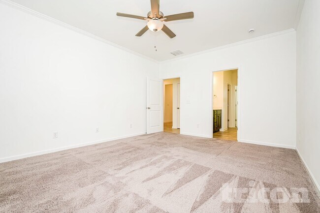 Foto del edificio - 146 Everett Sq