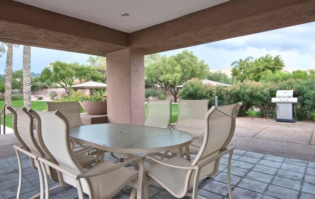 Building Photo - Furnished in Stonegate!