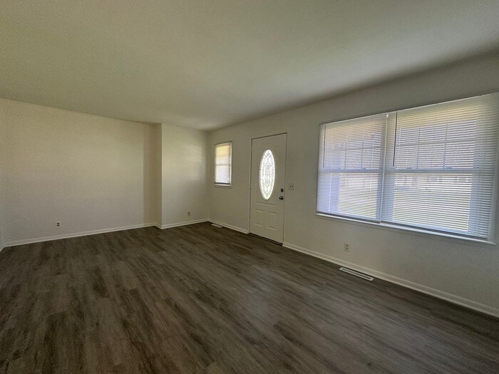 Primary Photo - Nice 2BR duplex for rent with Central A/C ...