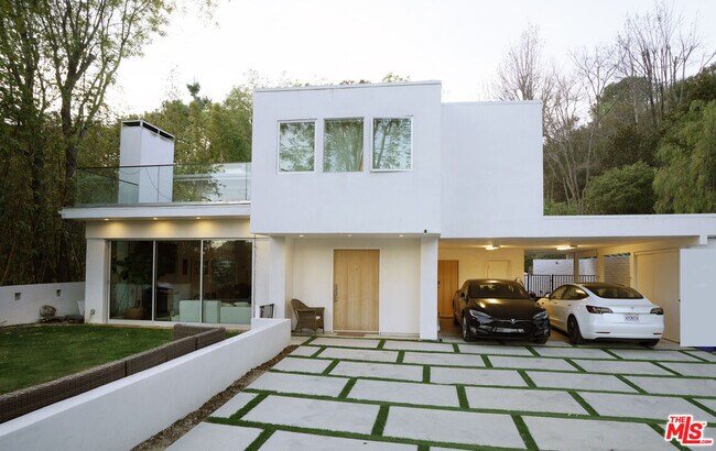 Foto del edificio - 2690 Zorada Dr