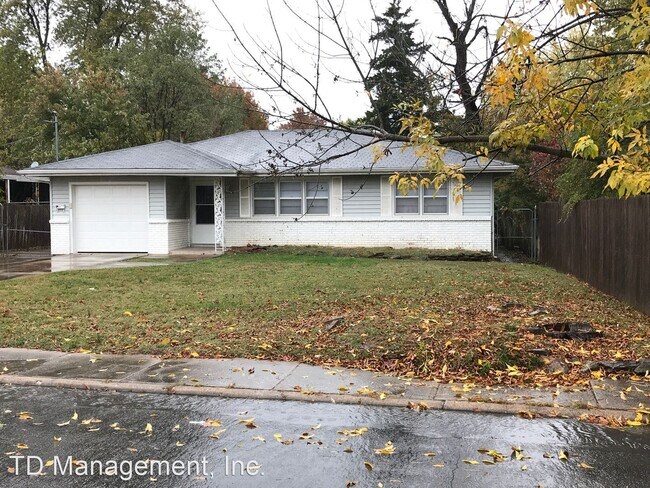 Foto del edificio - 3 br, 1 bath House - 2023 E Page