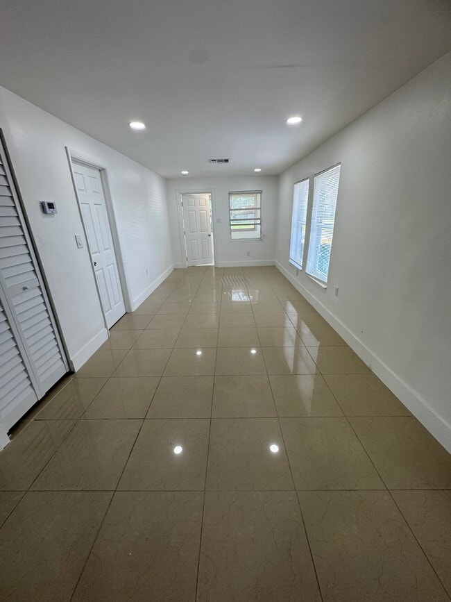 Sala de estar - 228 NW 13th Ct