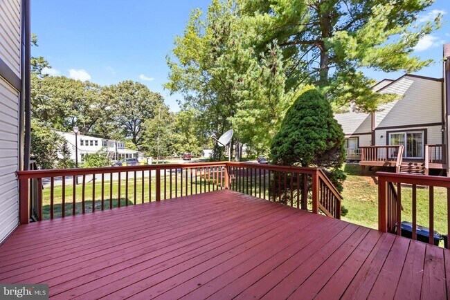 Foto del edificio - 284 Oakwood Village Ct