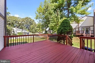Building Photo - 284 Oakwood Village Ct