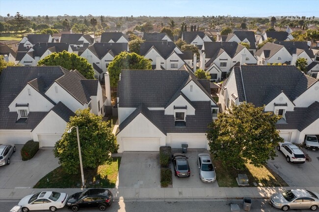 Foto del edificio - Renovated 2bed x 2.5bath Townhouse with Private Patio & 2-Car Garage