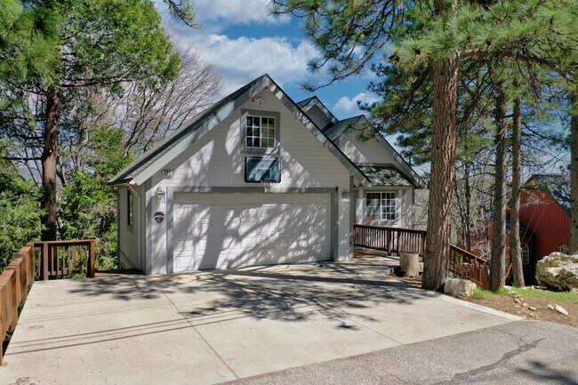 Building Photo - 221 Grizzly Rd