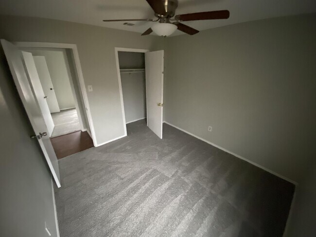 Foto del edificio - 917 NW Summercrest Blvd