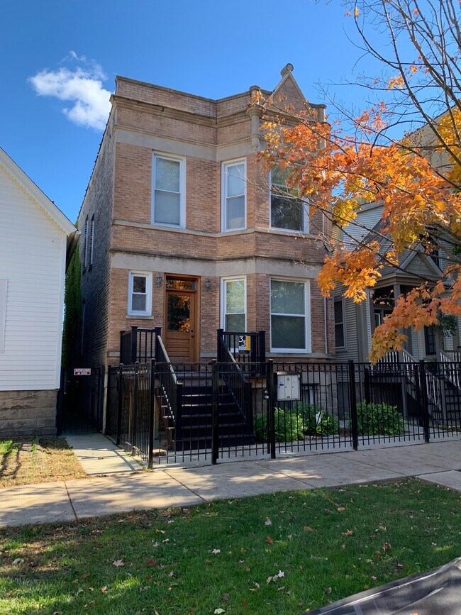 Building Photo - 2045 N Albany Ave