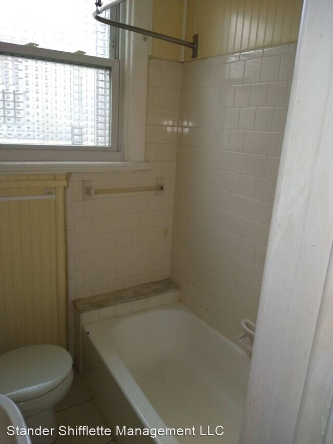 Building Photo - 823 W 36th St