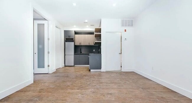 Building Photo - 294 Powers St