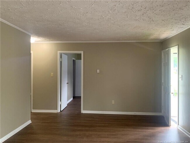 Building Photo - 814 Varsity Dr