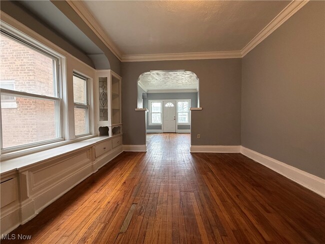 Building Photo - 3281 E 143rd St
