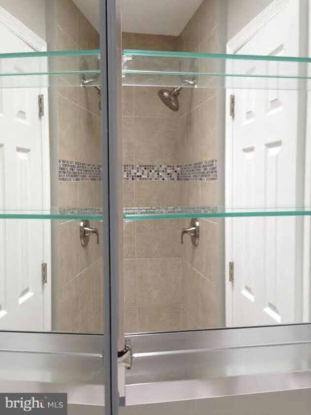 Foto del edificio - Gwynn Falls Beautiful 3 Bedroom With Finished Basement for RENT