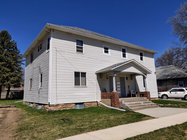 Front - 315 4th St