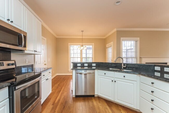 Foto del edificio - 15903 Kelly Park Cir