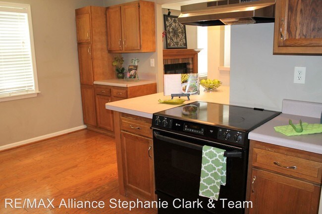 Building Photo - 4 br, 2.5 bath House - 1085 Country Mill Road